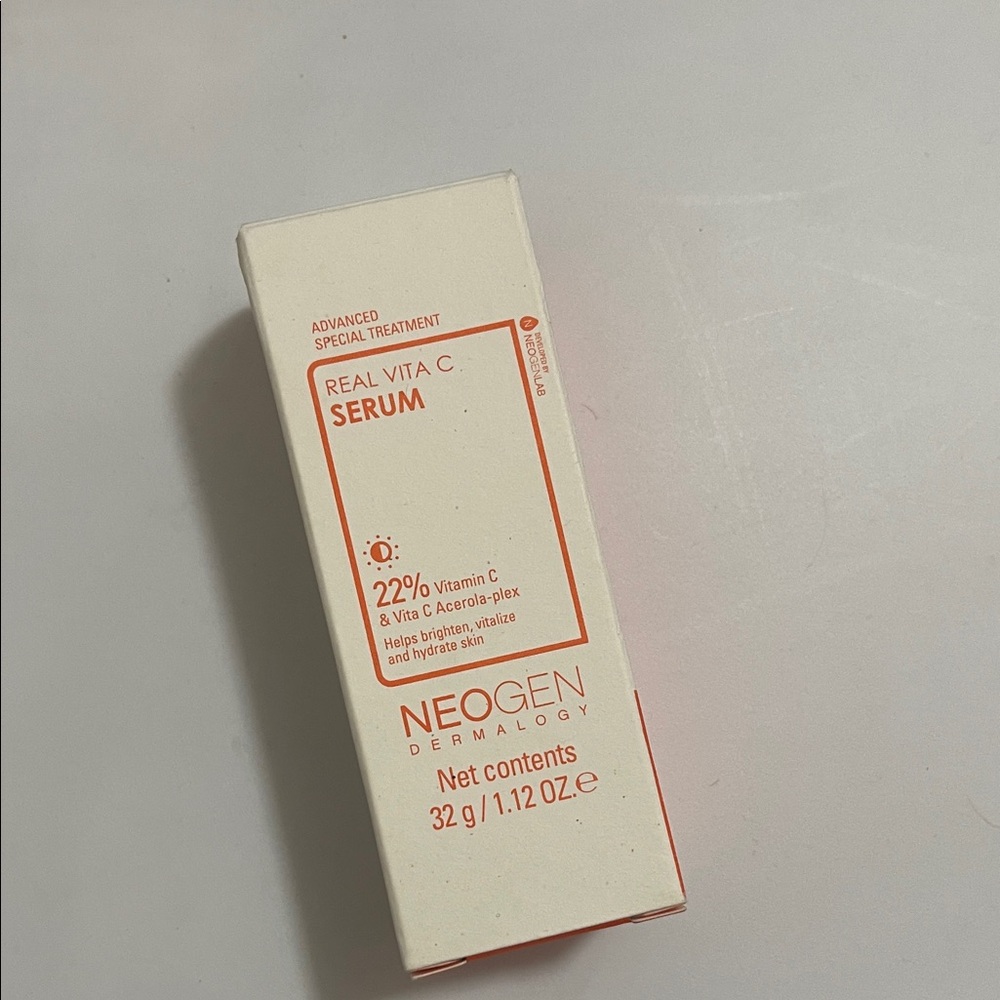 Real Vita C Serum - White